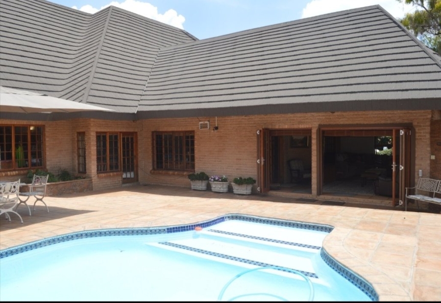 5 Bedroom Property for Sale in Wilkoppies North West